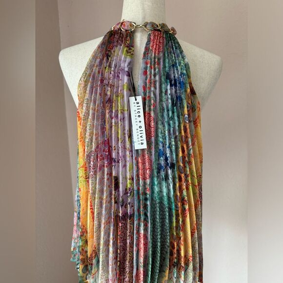 NWT Alice + Olivia Alycia Pleated Chiffon Top with chain collar - Picture 2 of 12